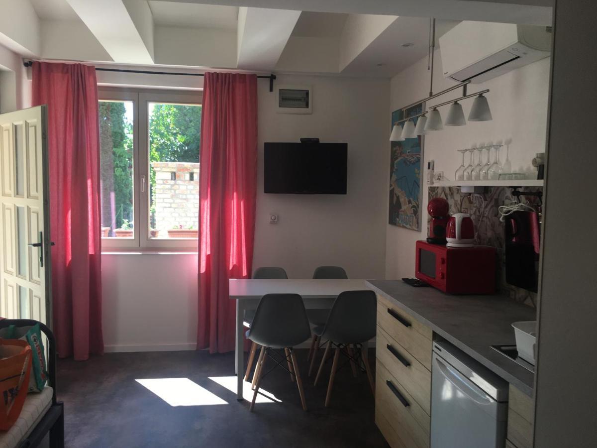 Szelrozsa Apartmanhaz Velence Luaran gambar